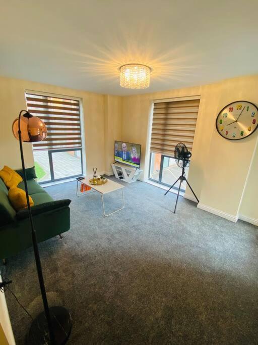 Beautiful And Modern 2 Bedroom Flat In Colindale Edgware Exterior foto